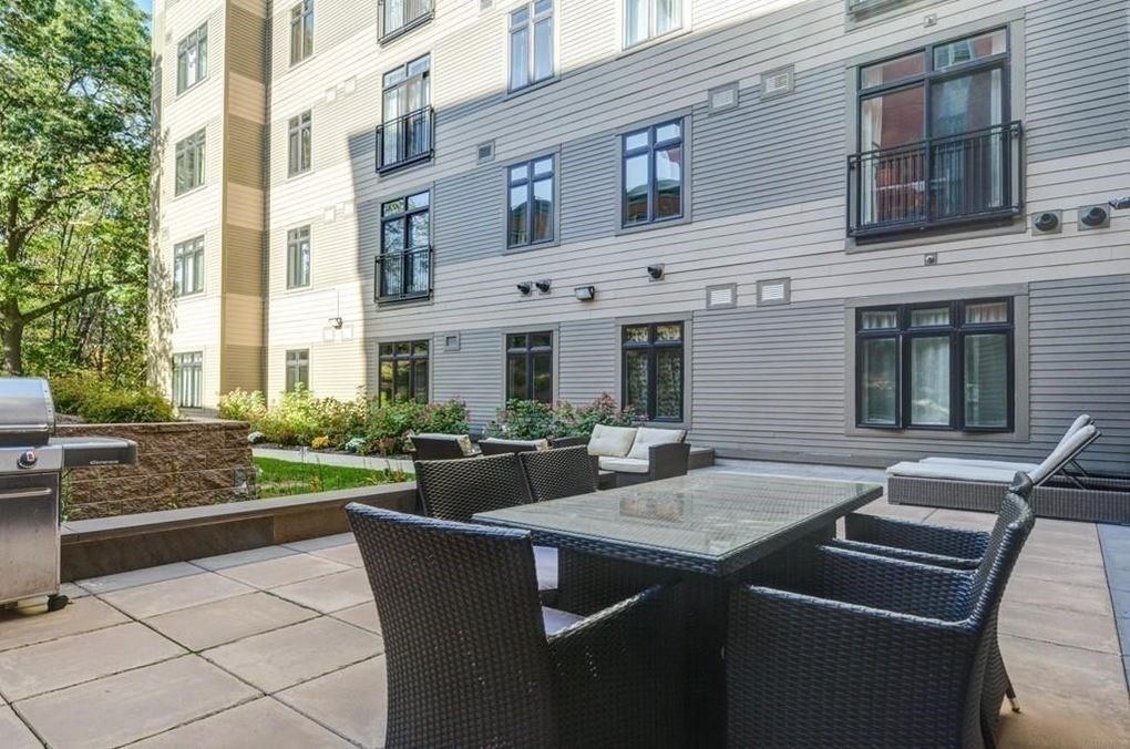 1501 Commonwealth Ave # 305