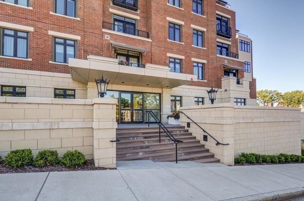 1501 Commonwealth Ave # 305