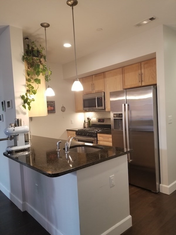 1501 Commonwealth Ave # 305