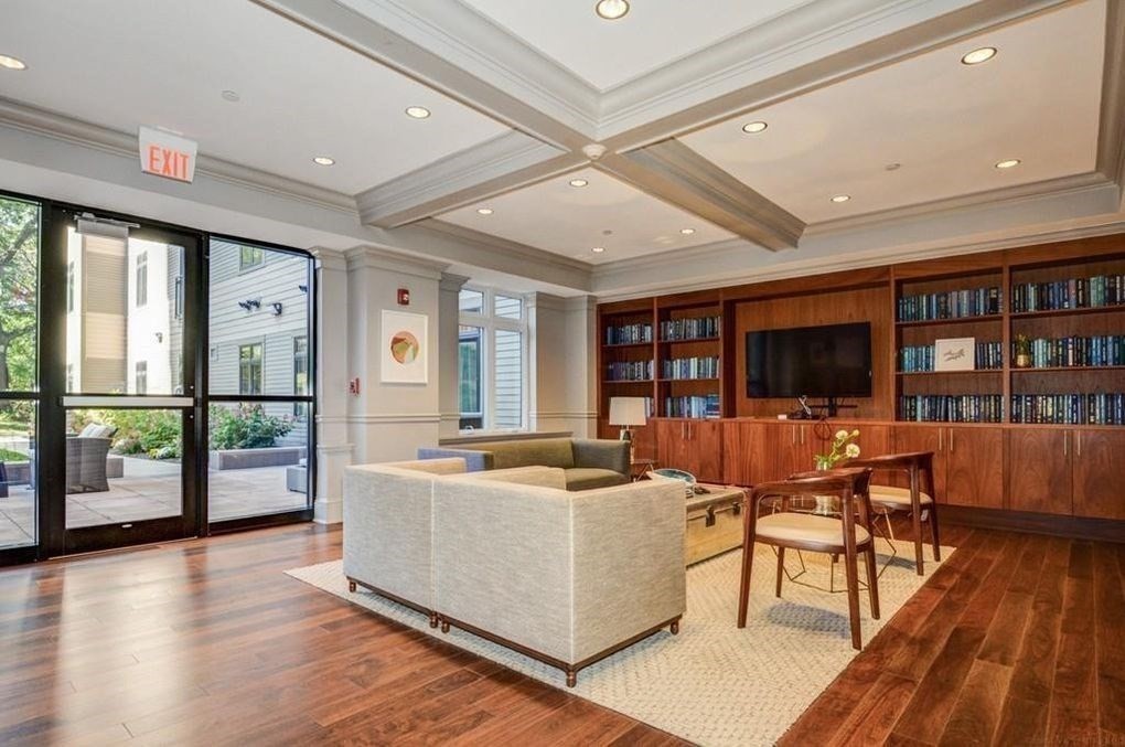 1501 Commonwealth Ave # 305
