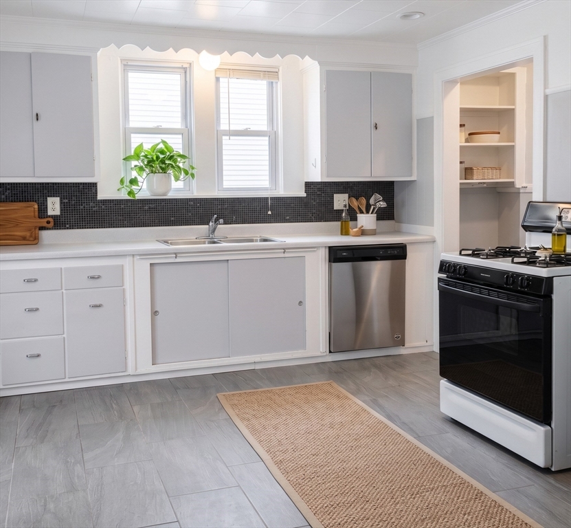 547 Broadway # 1
