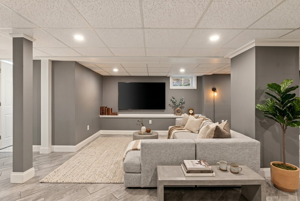 547 Broadway # 1