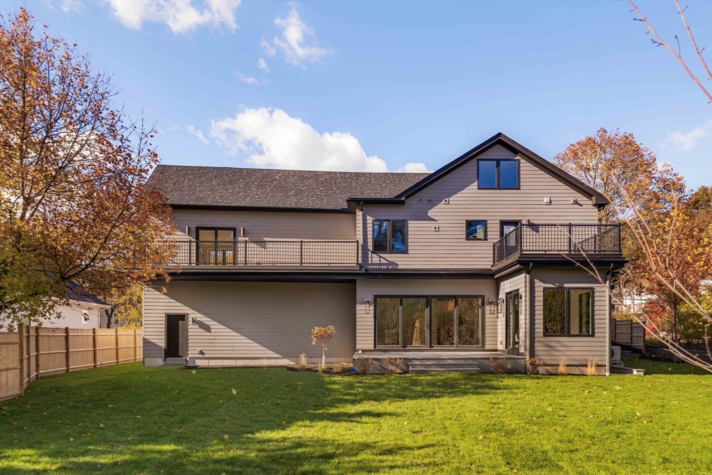 25 White Ave