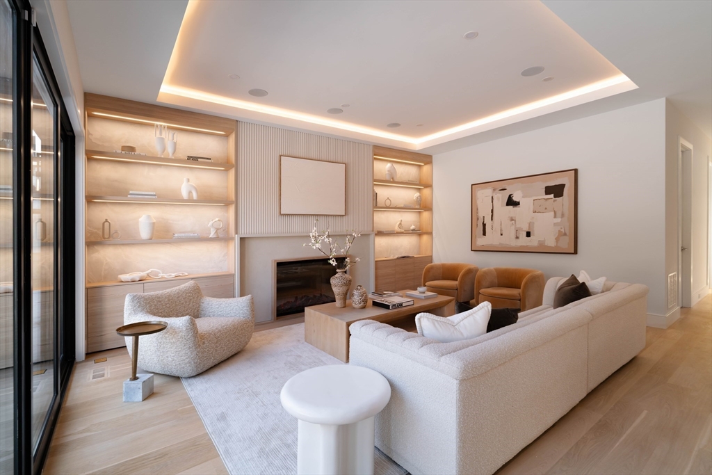 25 White Ave