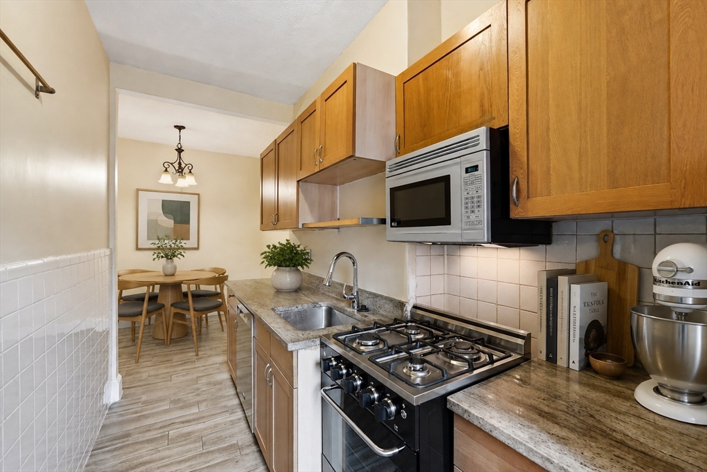 55 Thatcher St # 1