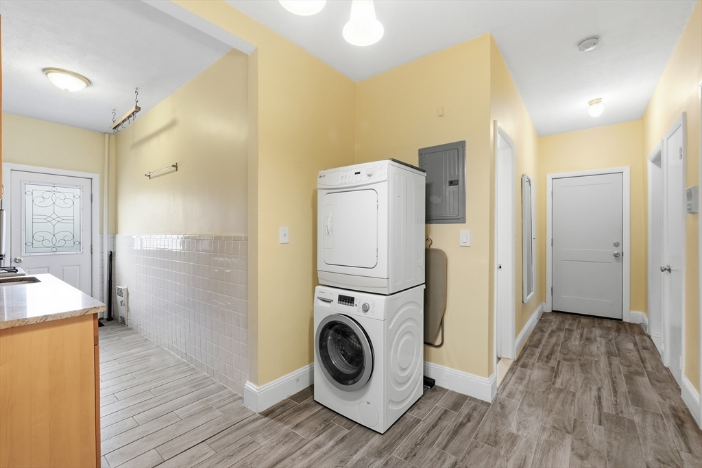55 Thatcher St # 1