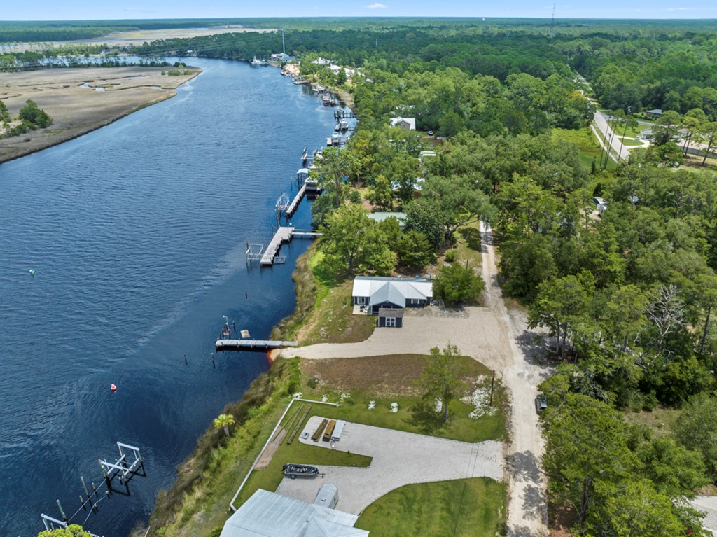 605 Riverview Dr, 32322