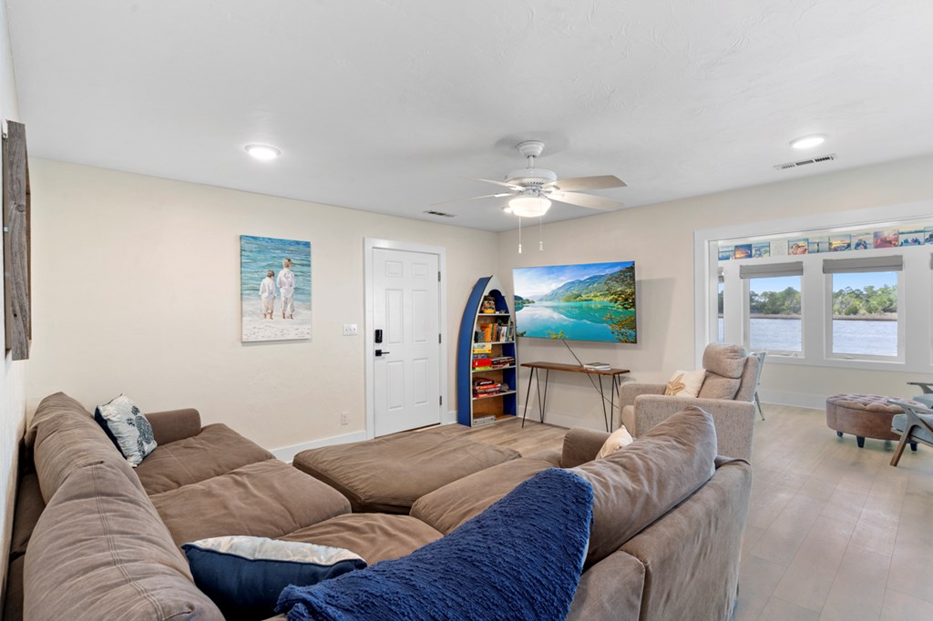 605 Riverview Dr, 32322