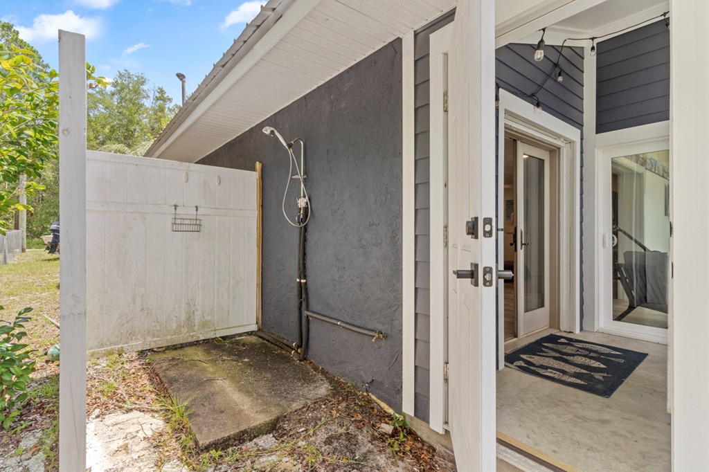 605 Riverview Dr, 32322