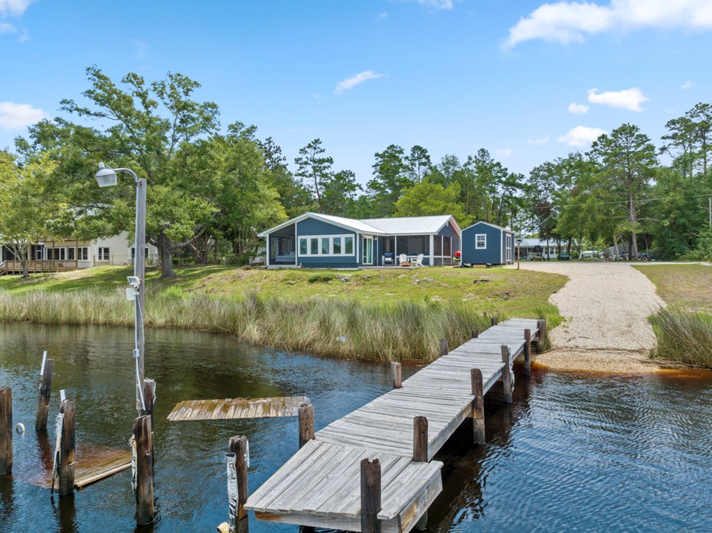 605 Riverview Dr, 32322