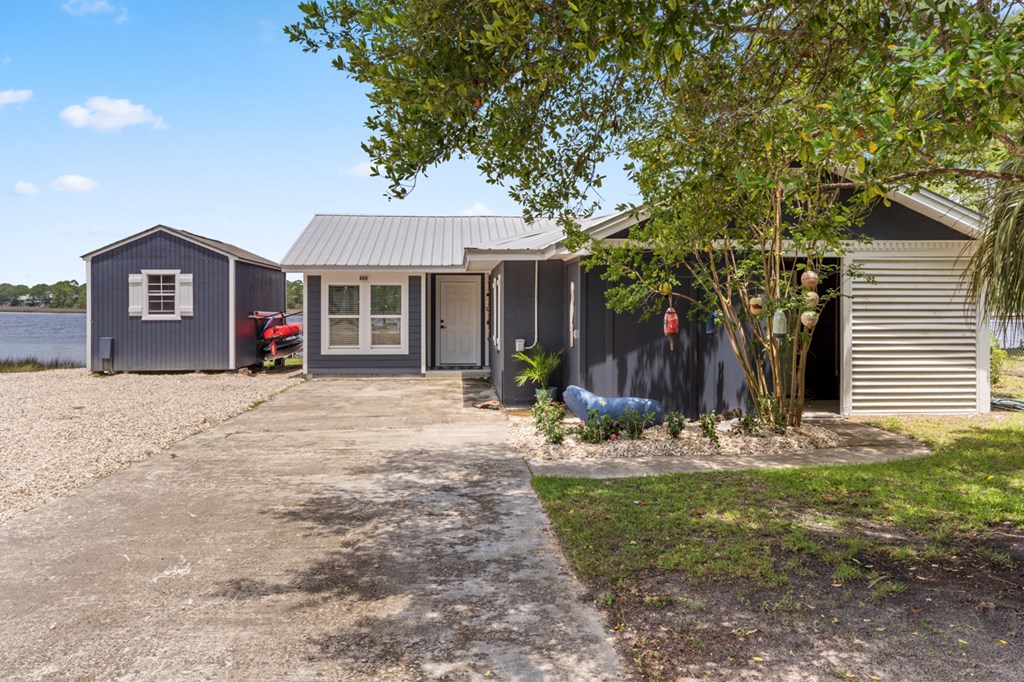 605 Riverview Dr, 32322