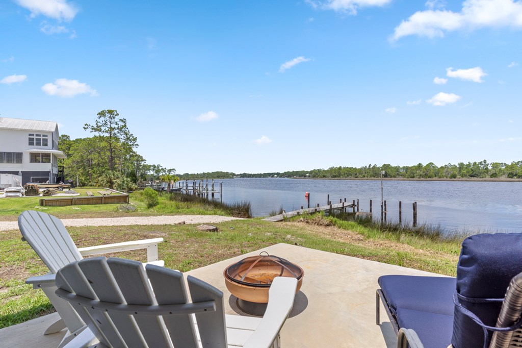 605 Riverview Dr, 32322