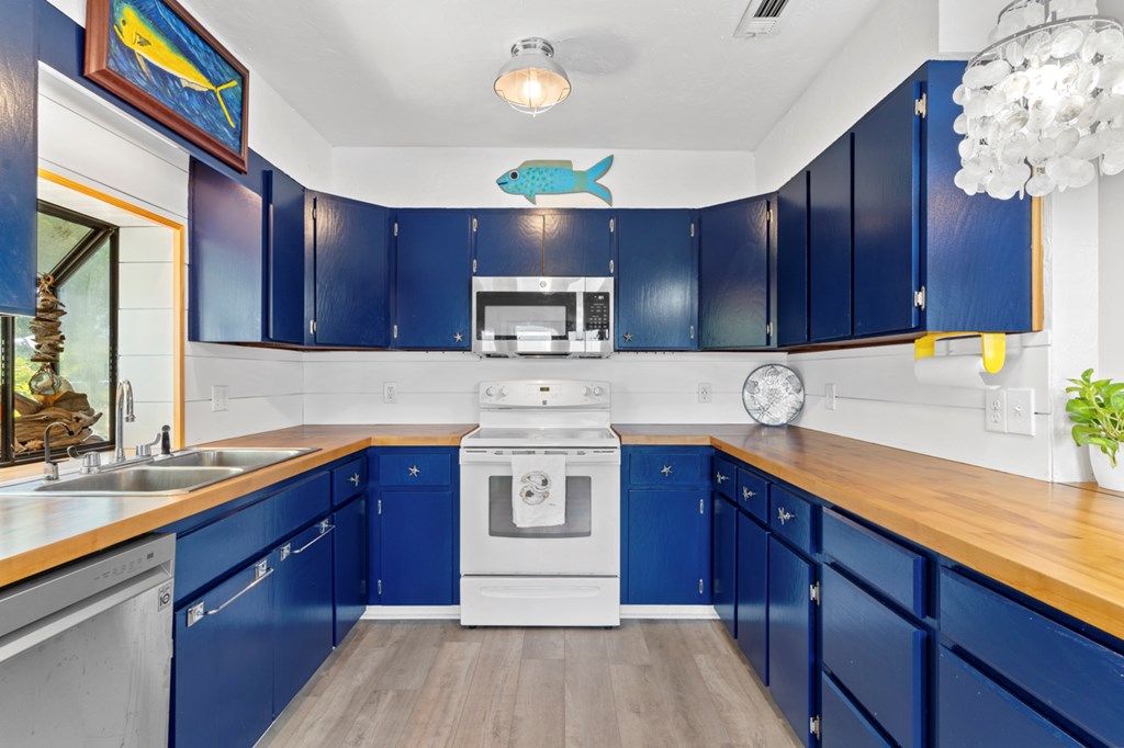 605 Riverview Dr, 32322