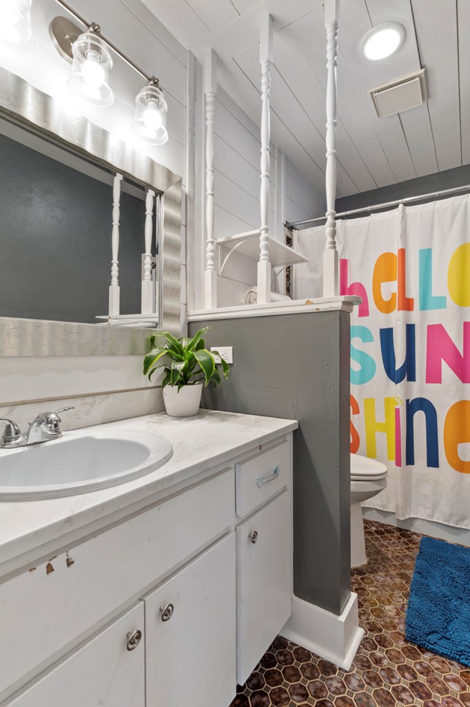 605 Riverview Dr, 32322