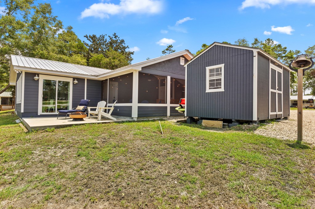 605 Riverview Dr, 32322