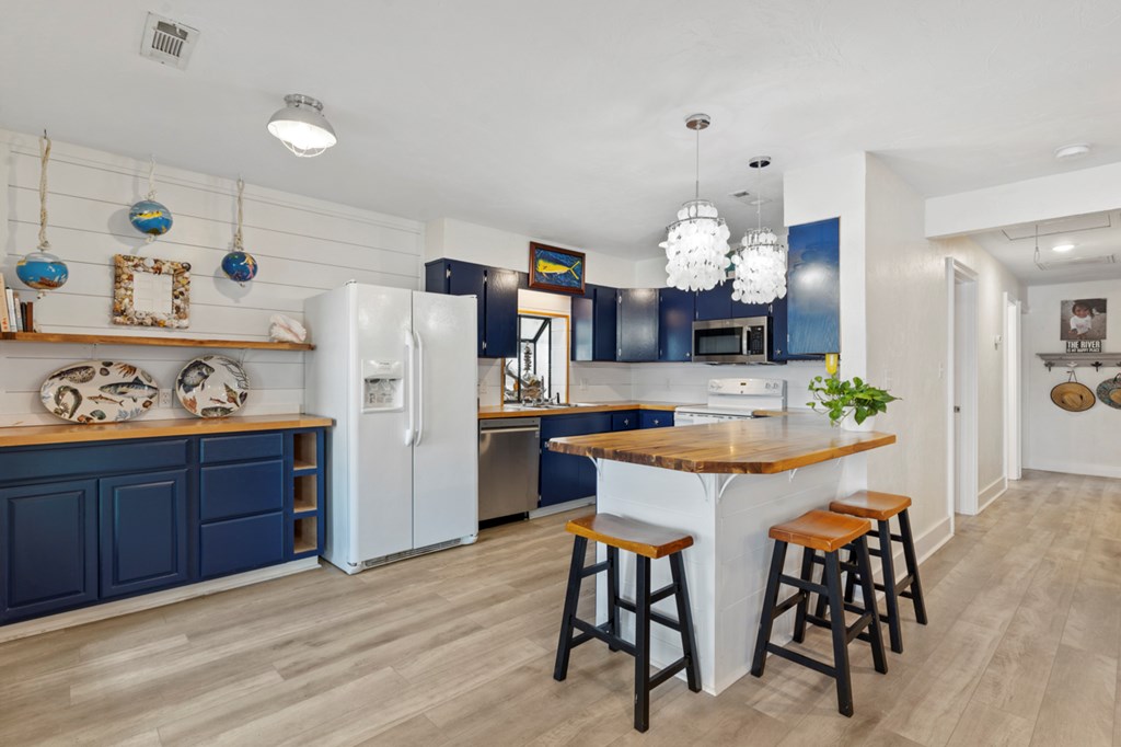 605 Riverview Dr, 32322