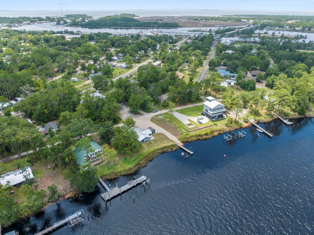 605 Riverview Dr, 32322