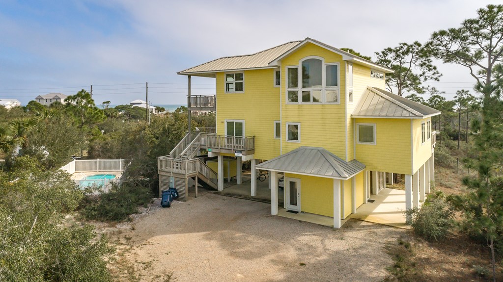 1627 Wayfarers Ct, St. George Island 32328