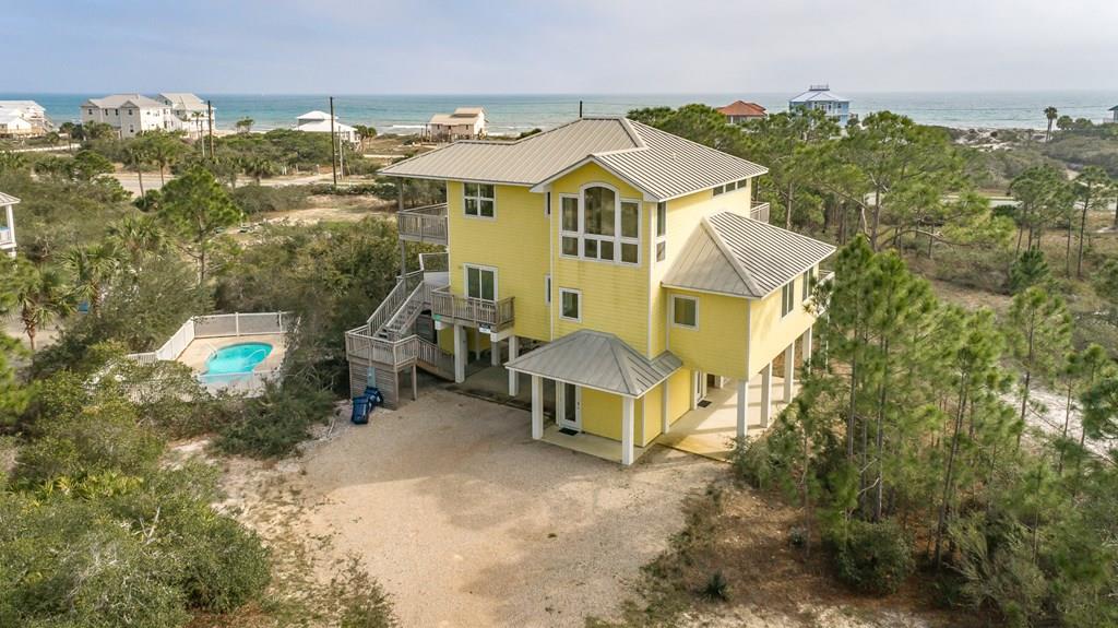1627 Wayfarers Ct, St. George Island 32328