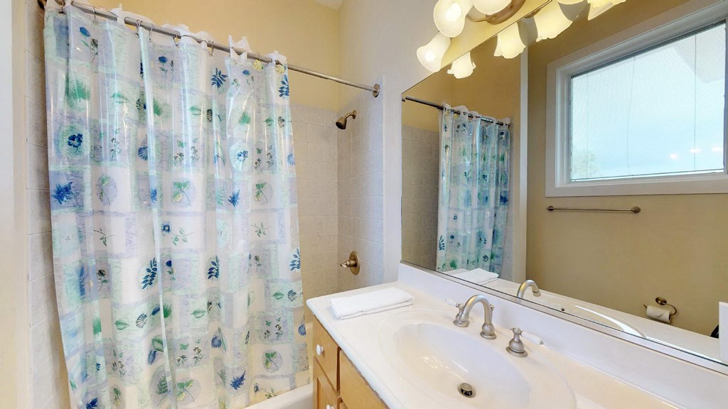 1627 Wayfarers Ct, St. George Island 32328