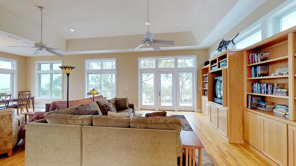 1627 Wayfarers Ct, St. George Island 32328