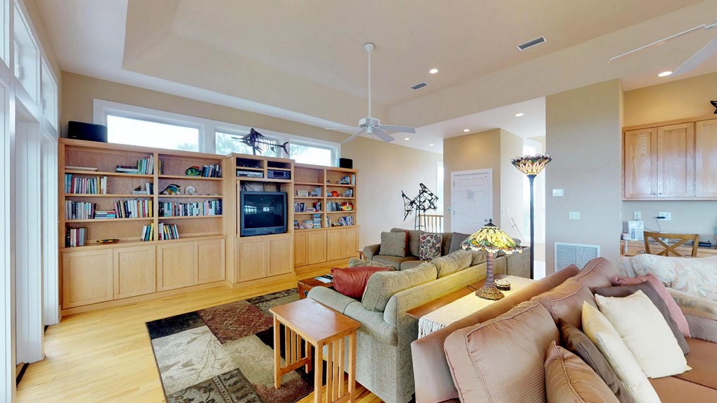 1627 Wayfarers Ct, St. George Island 32328