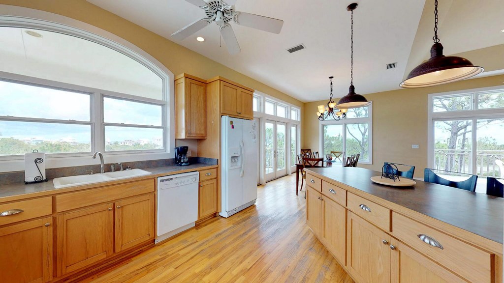 1627 Wayfarers Ct, St. George Island 32328