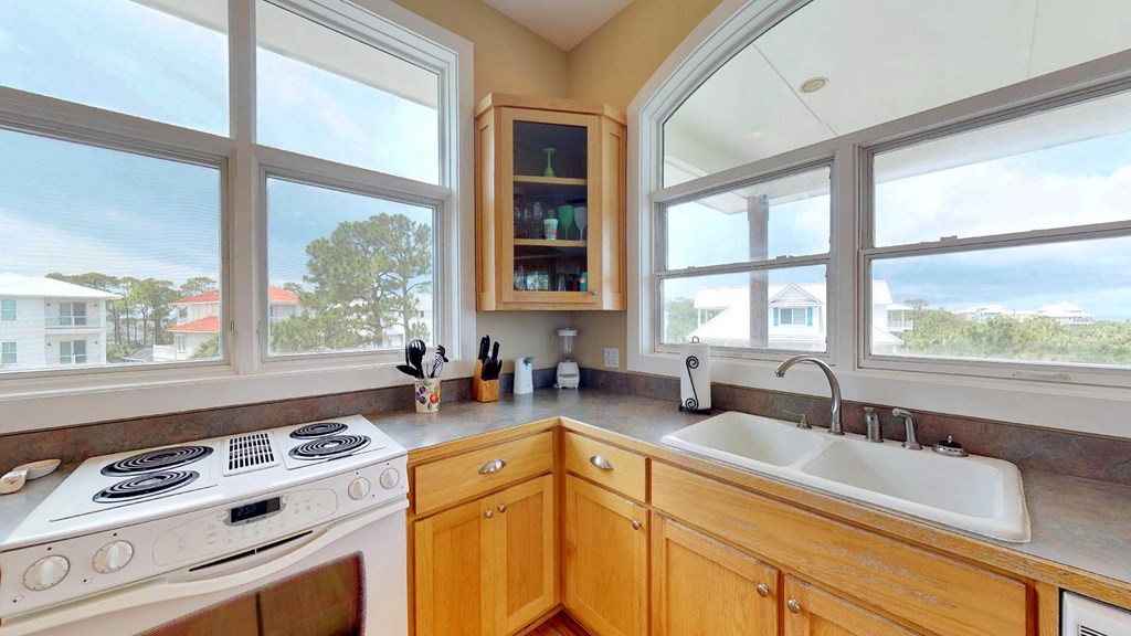 1627 Wayfarers Ct, St. George Island 32328