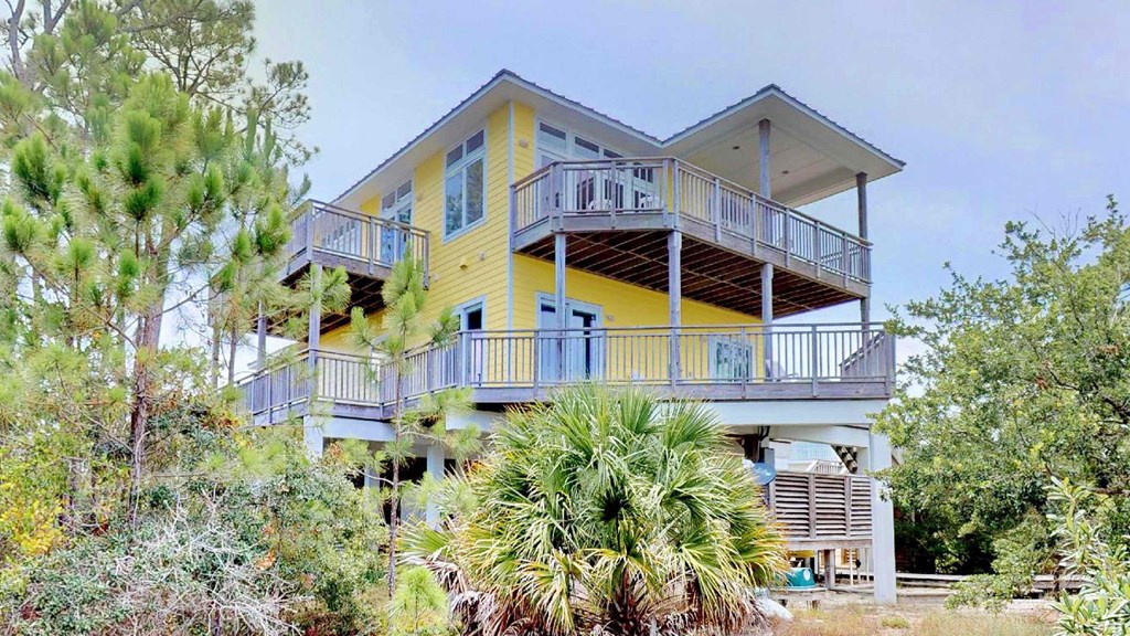 1627 Wayfarers Ct, St. George Island 32328
