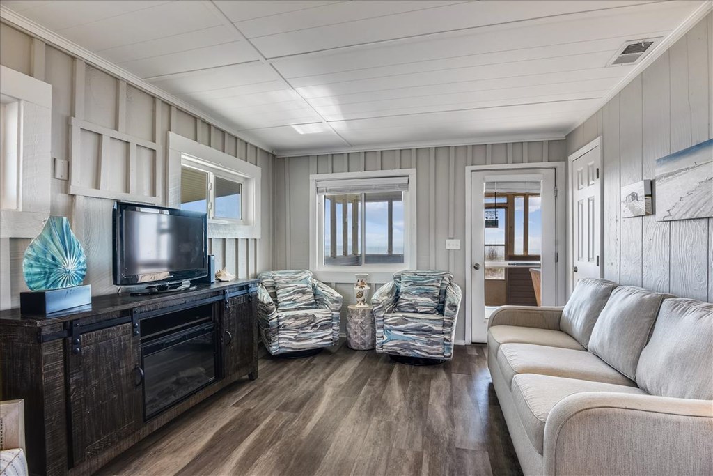 1032 E Gorrie Dr, St. George Island 32328