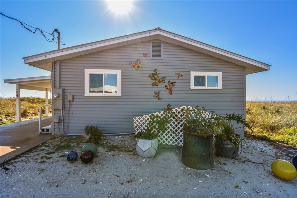 1032 E Gorrie Dr, St. George Island 32328