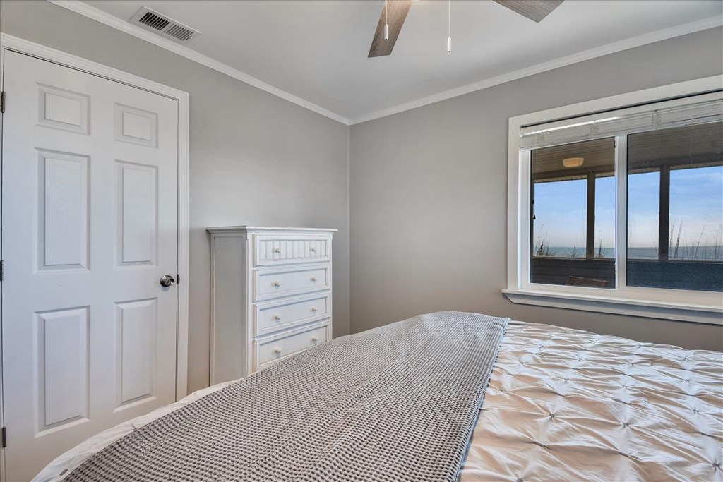 1032 E Gorrie Dr, St. George Island 32328
