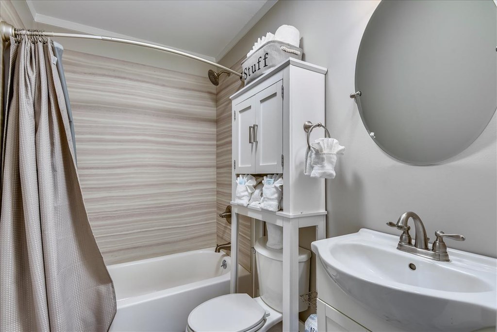 1032 E Gorrie Dr, St. George Island 32328