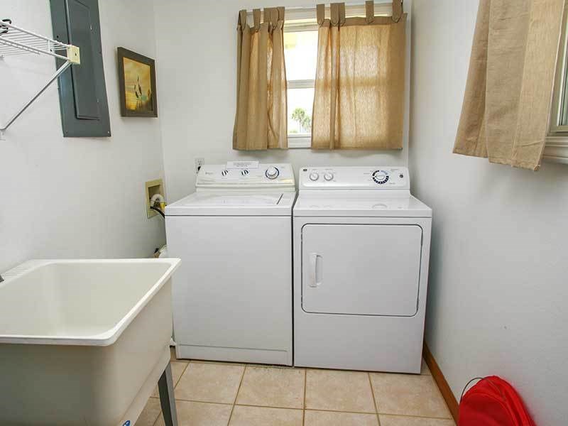 964 W Gorrie Dr, St. George Island 32328