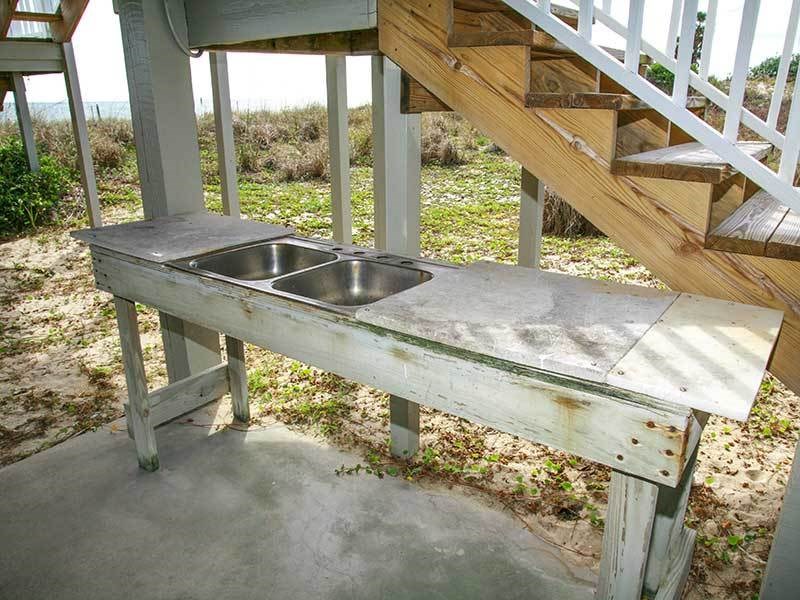 964 W Gorrie Dr, St. George Island 32328