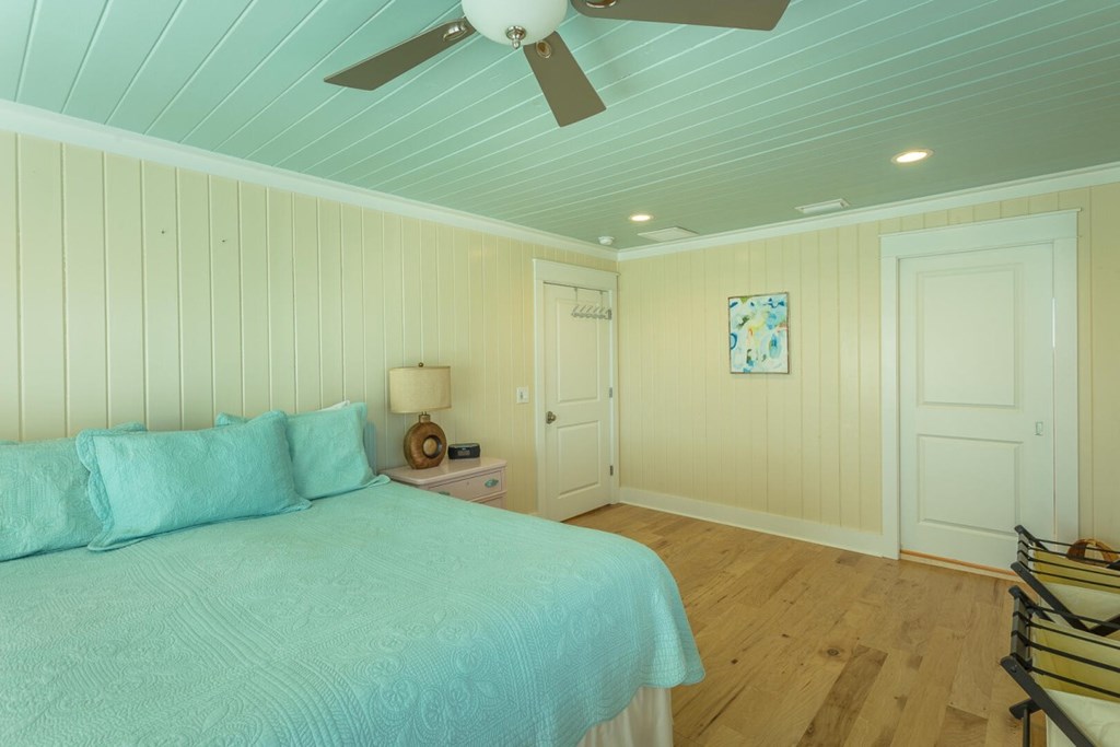 981 E Gorrie Dr, St. George Island 32328
