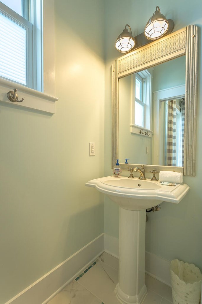 981 E Gorrie Dr, St. George Island 32328