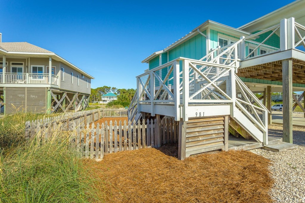 981 E Gorrie Dr, St. George Island 32328