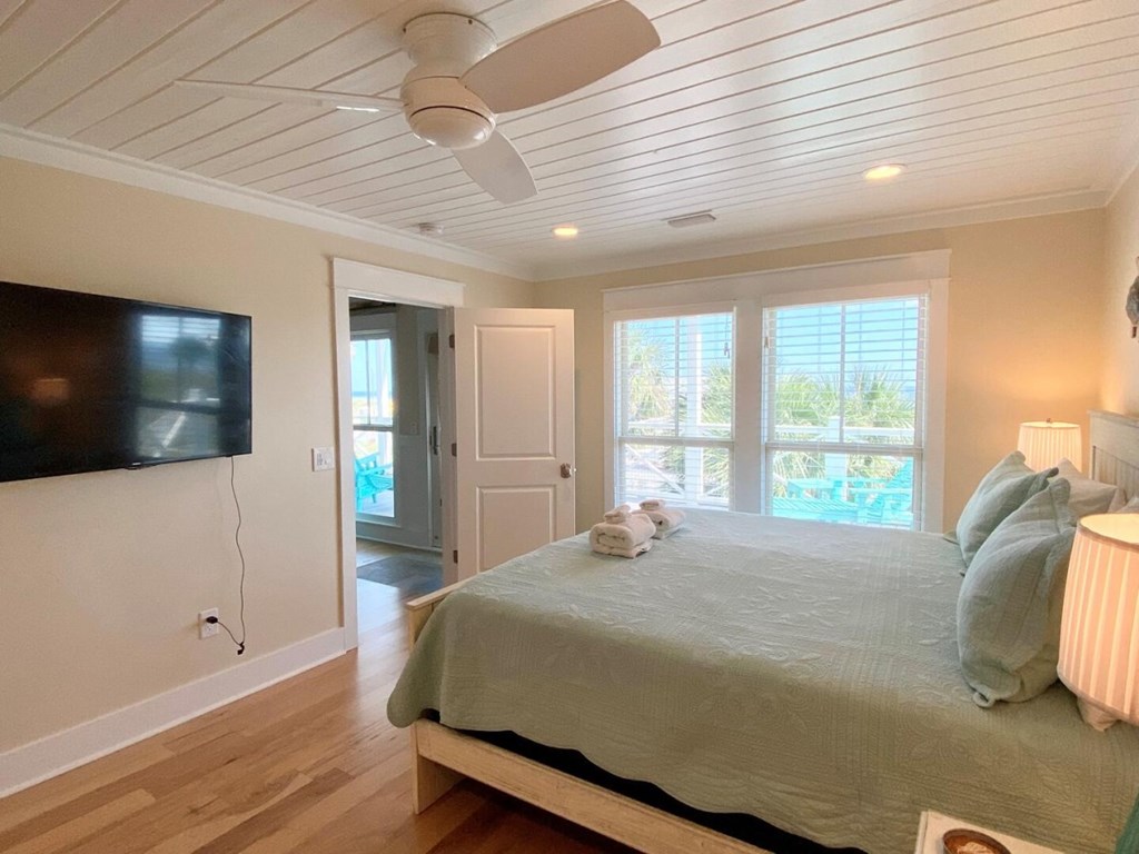 981 E Gorrie Dr, St. George Island 32328