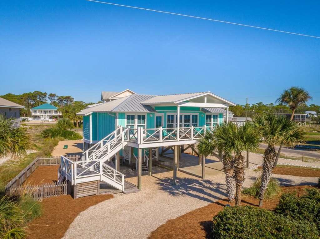 981 E Gorrie Dr, St. George Island 32328