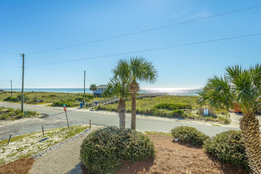 981 E Gorrie Dr, St. George Island 32328