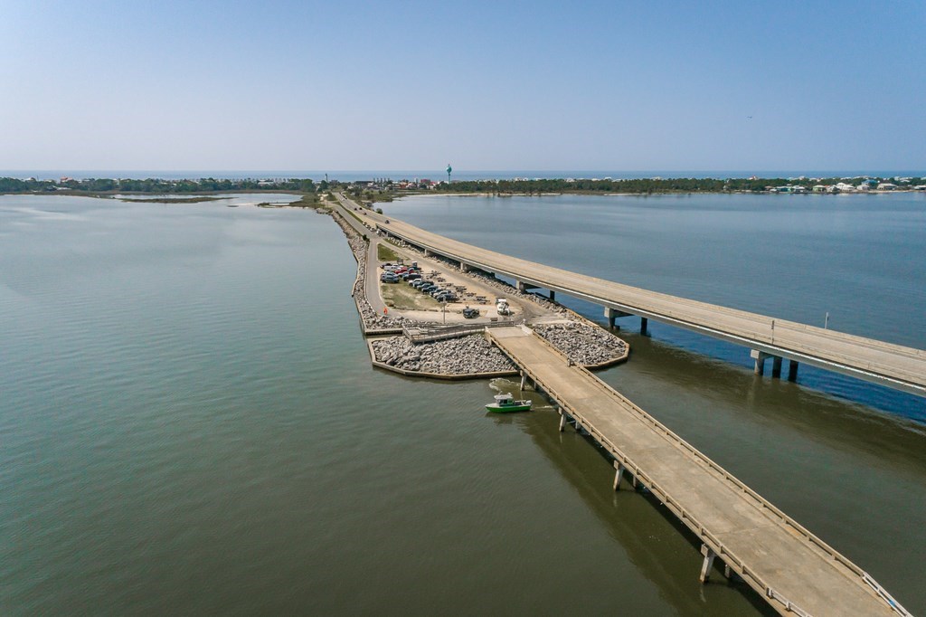 981 E Gorrie Dr, St. George Island 32328