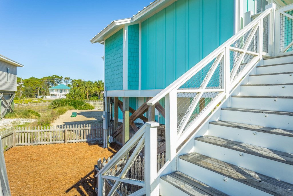 981 E Gorrie Dr, St. George Island 32328