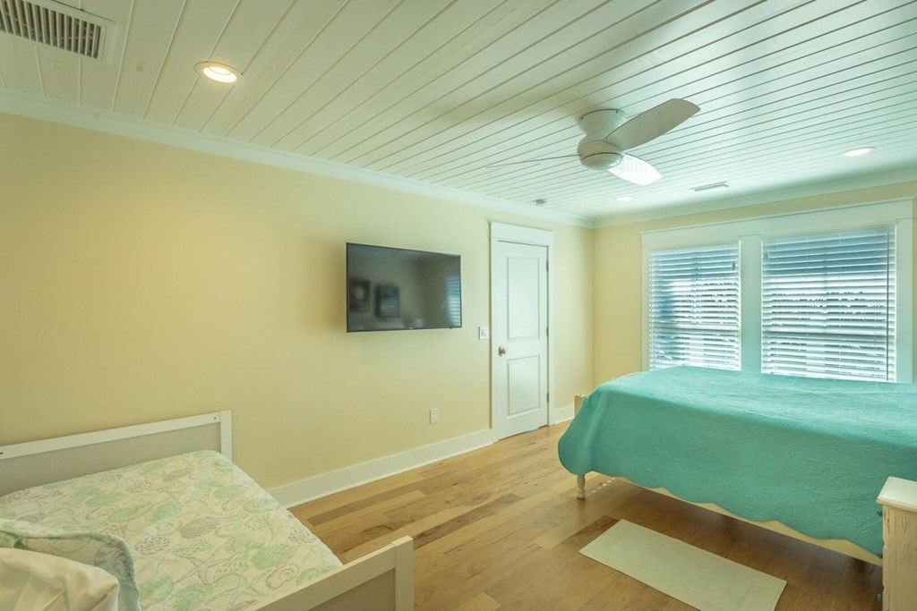 981 E Gorrie Dr, St. George Island 32328