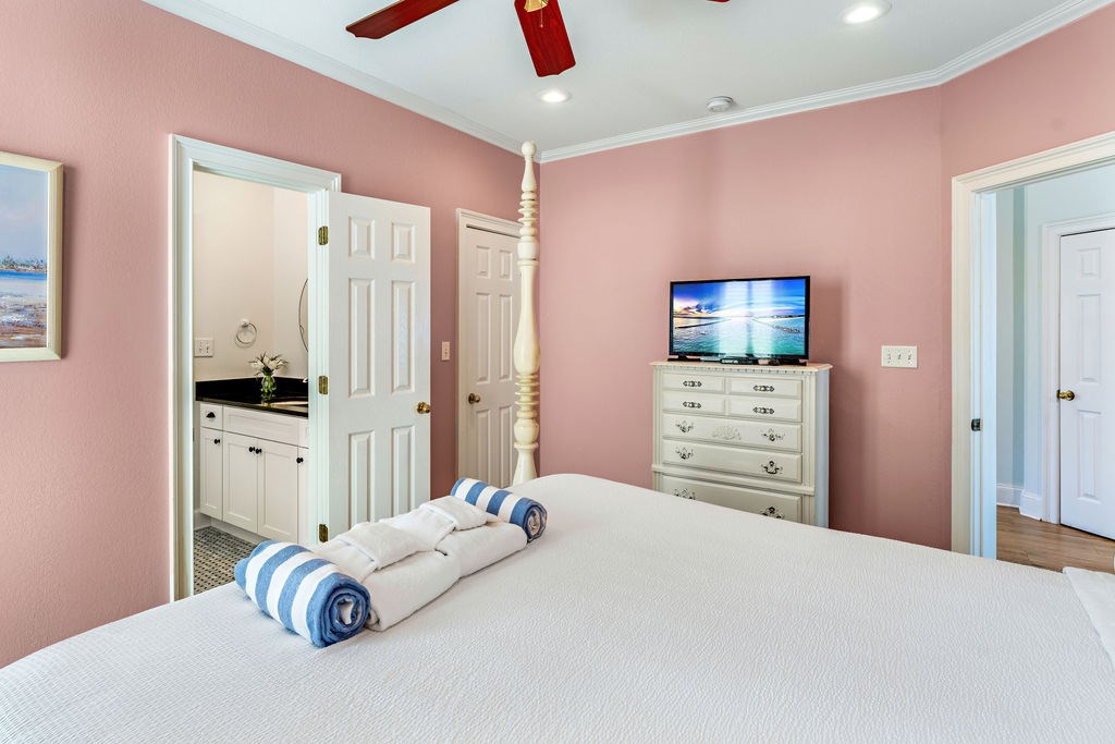2262 Sailfish Dr, St. George Island 32328
