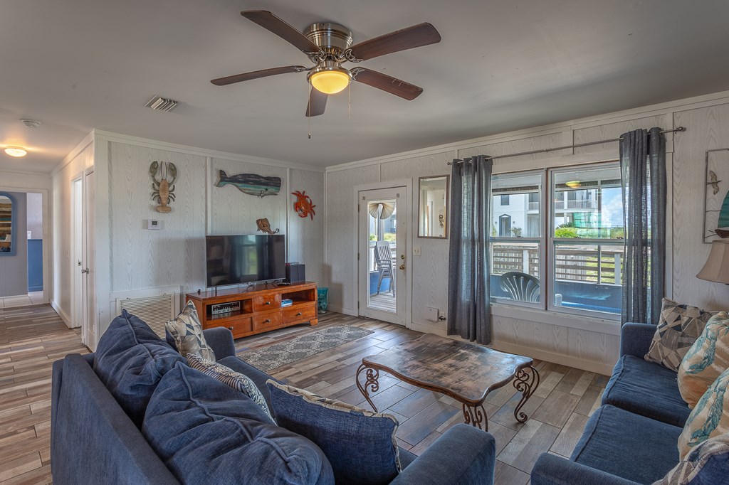 901 E Gorrie Dr, St. George Island 32328