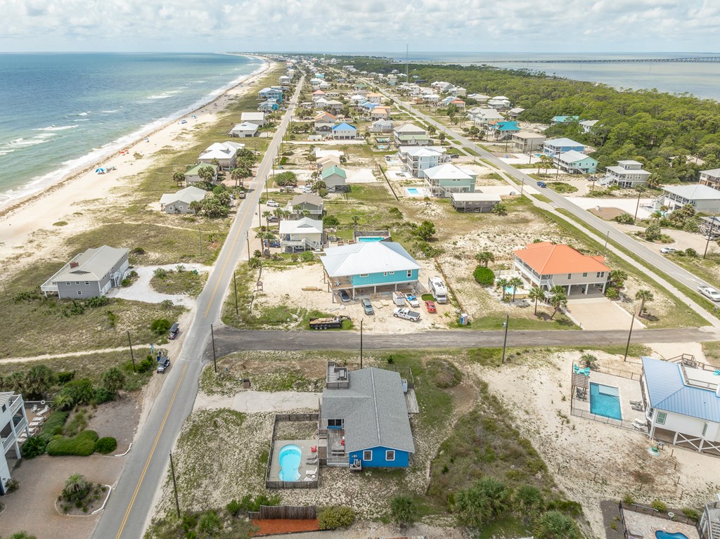 901 E Gorrie Dr, St. George Island 32328