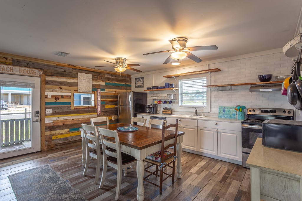 901 E Gorrie Dr, St. George Island 32328