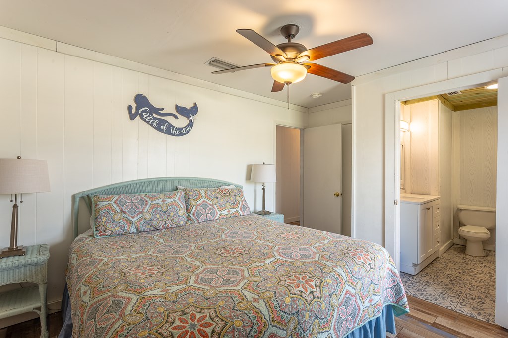 901 E Gorrie Dr, St. George Island 32328