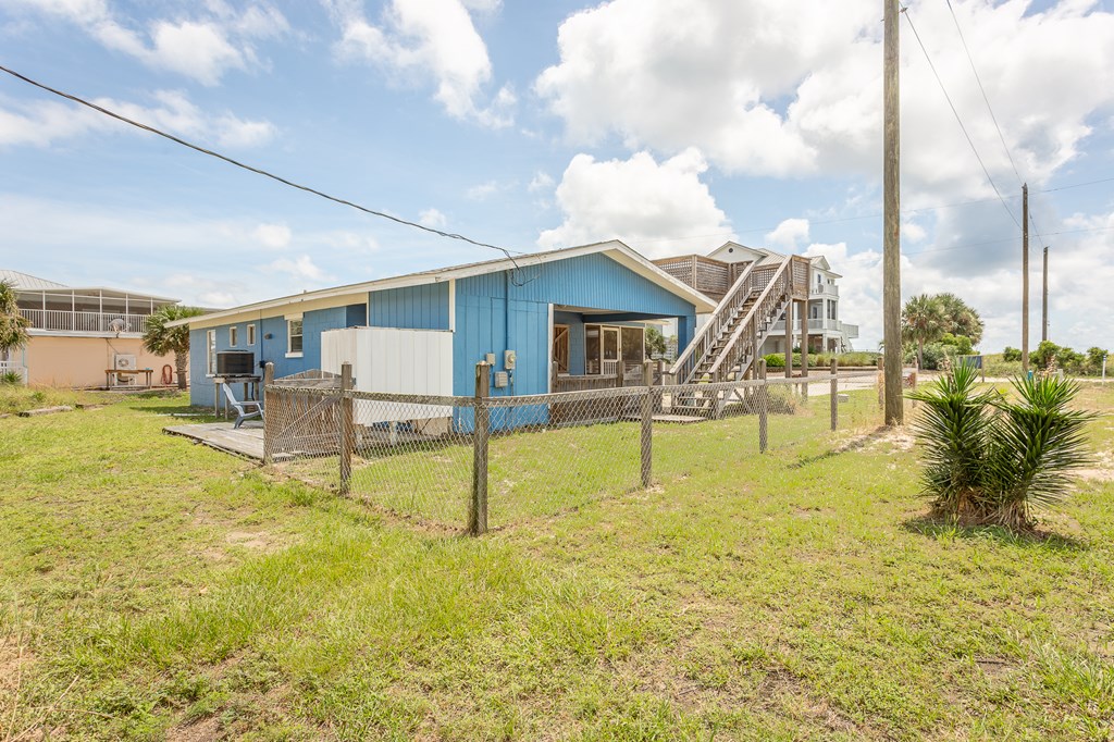 901 E Gorrie Dr, St. George Island 32328